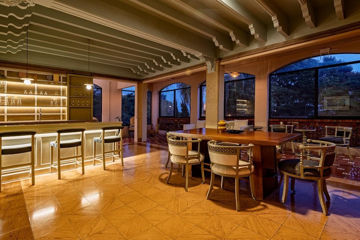 Sip cocktails at our elegant colonial bar & dine with lush views.