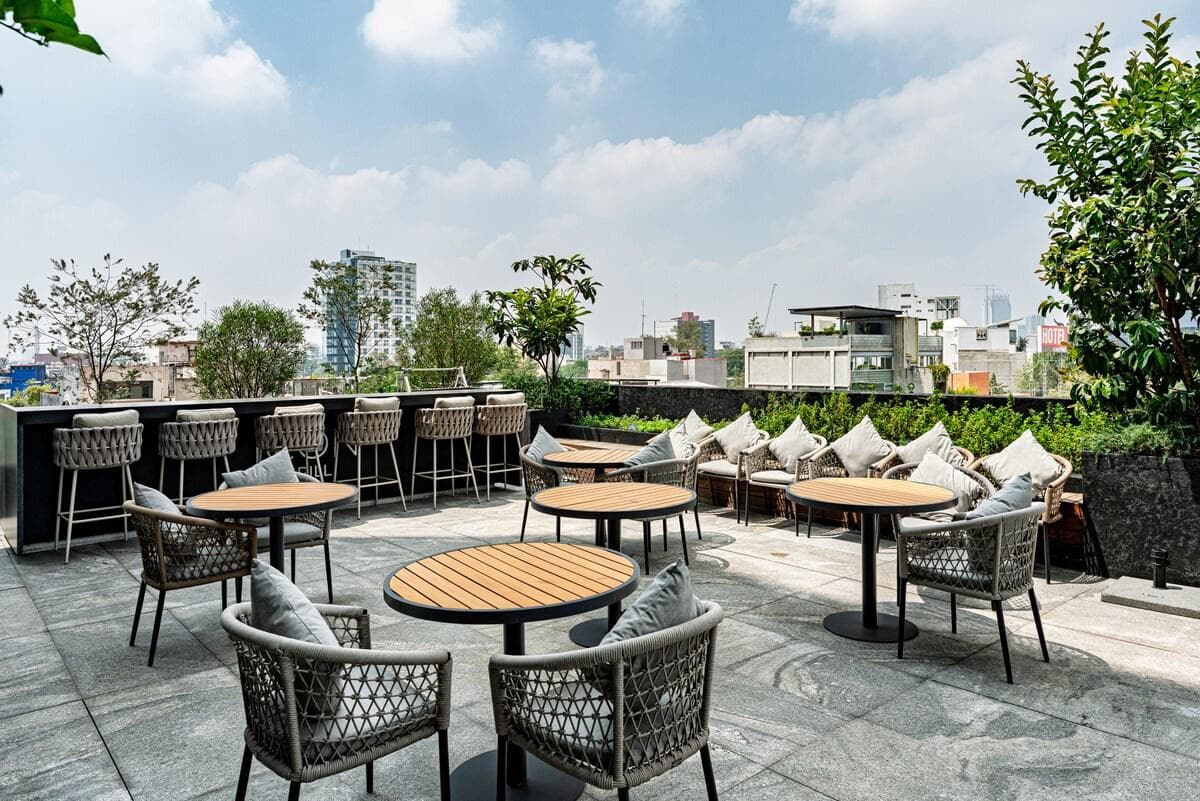 Chill above it all. Your laid-back spot to watch the city move.