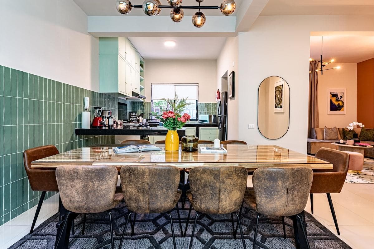 Spacious dining area connected to the fully equipped kitchen