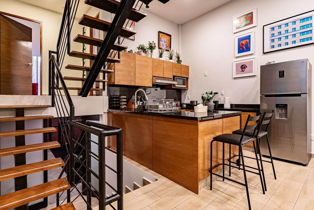 Fully equipped kitchen with modern appliances, ideal for cooking your favorite meals